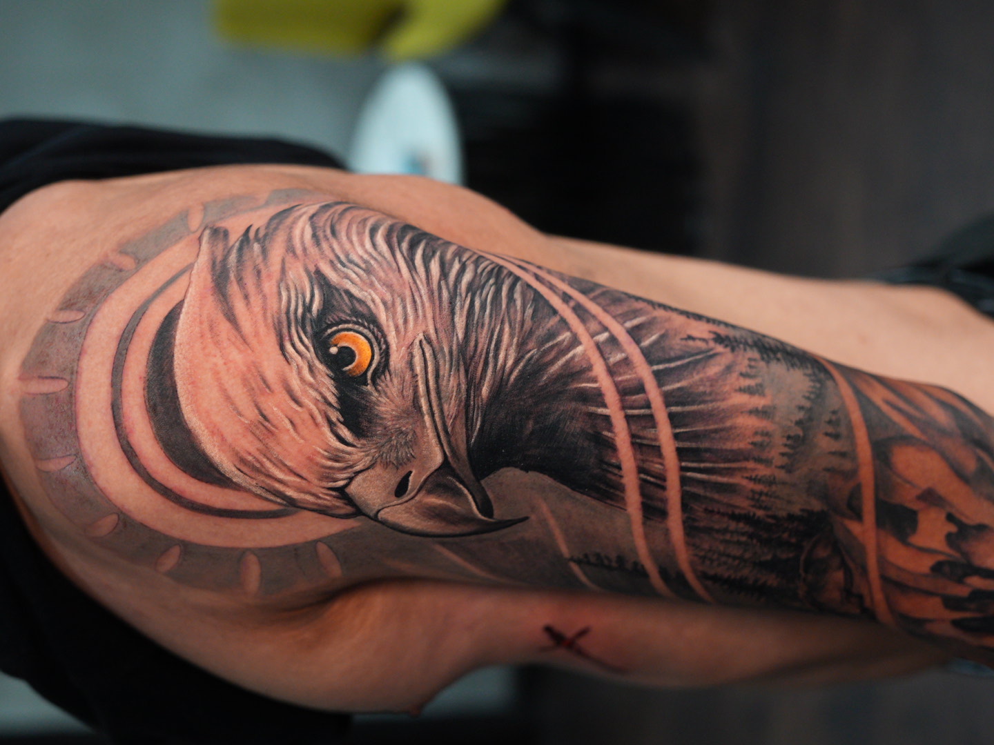Águila — tatuaje black and gray de Kozo