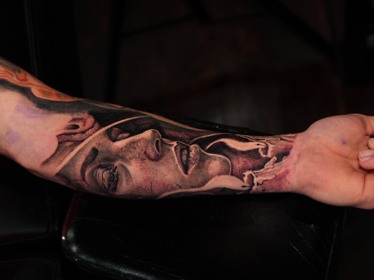 Rostro velado — tatuaje black and gray de Kozo