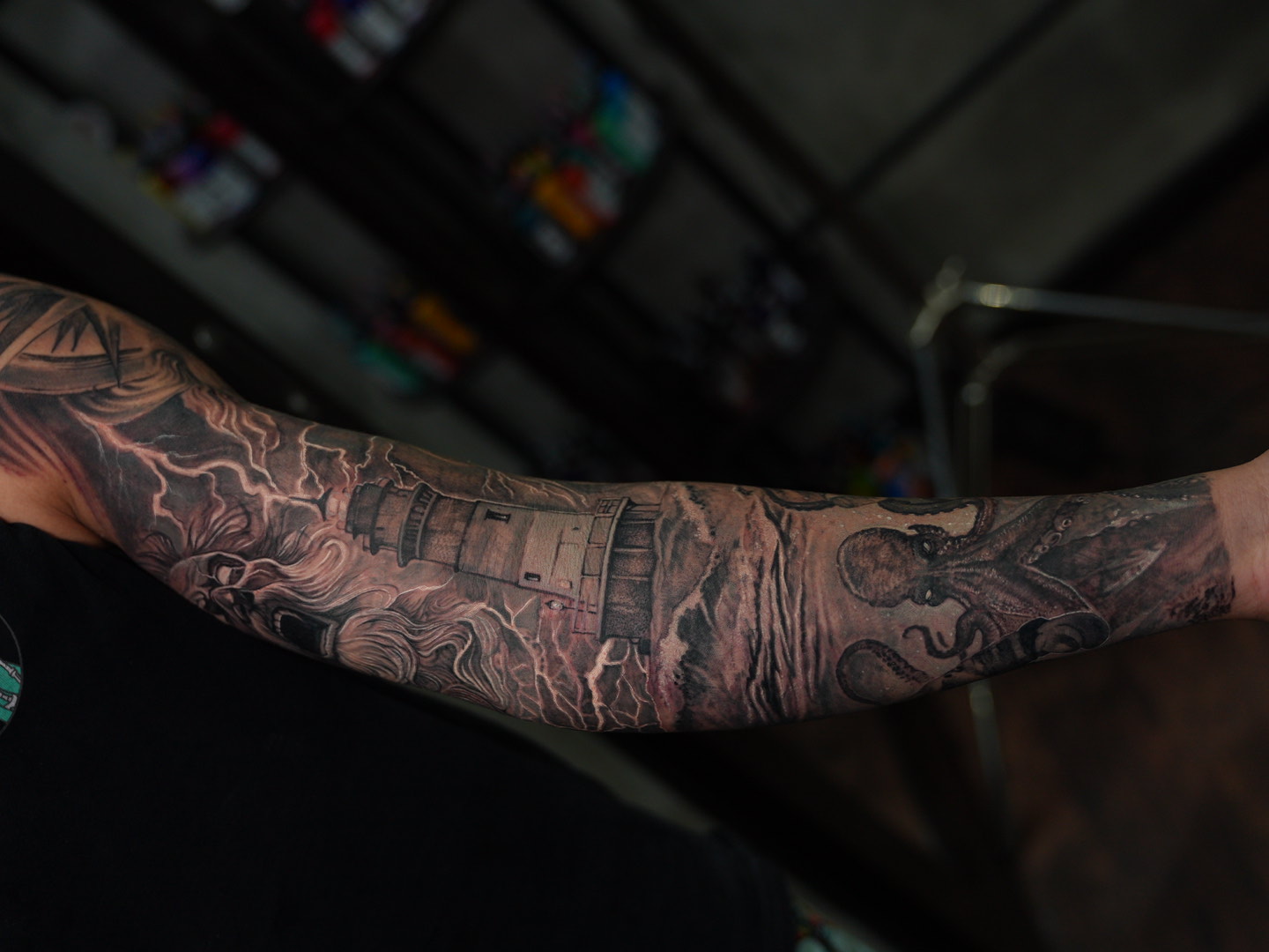 Faro — tatuaje black and gray de Kozo