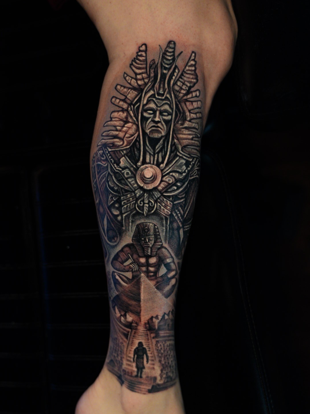Azteca — tatuaje black and gray de Kozo