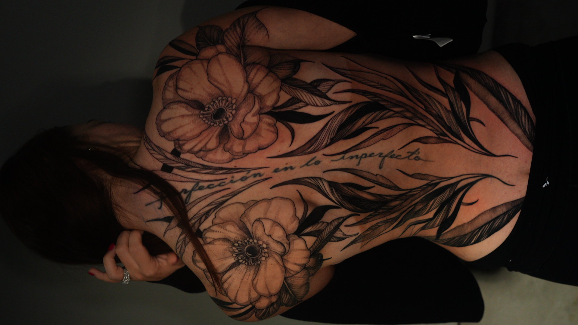 Amapolas — tatuaje black and gray de Kozo