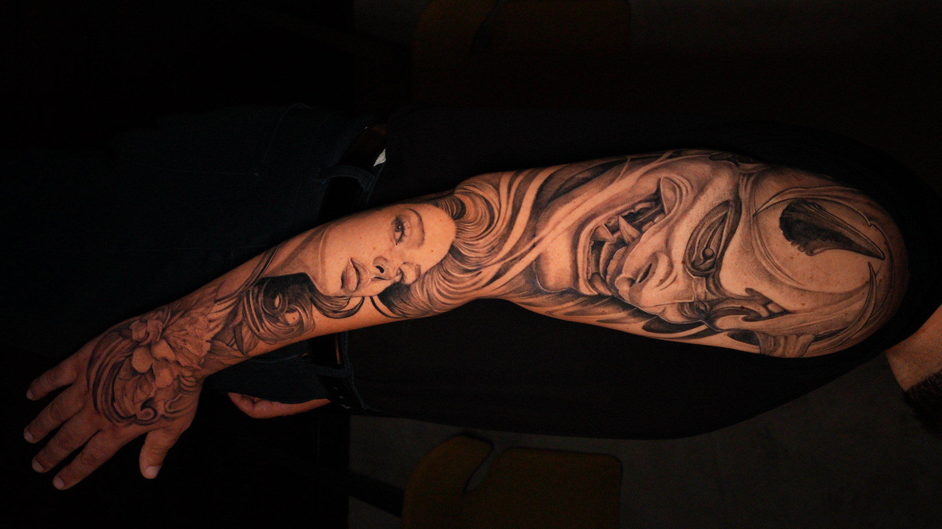 Hannya y retrato — tatuaje black and gray de Kozo