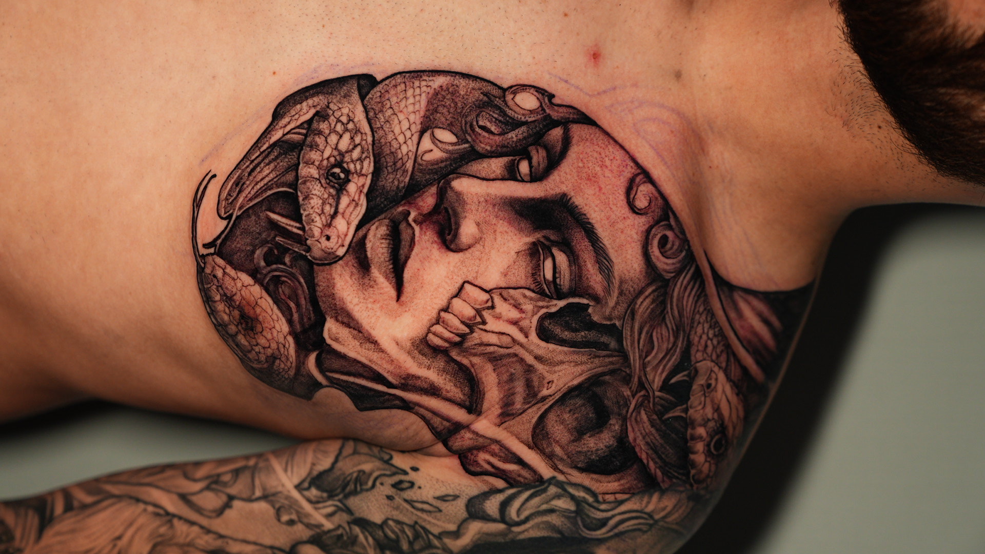 Medusa — tatuaje black and gray de Kozo