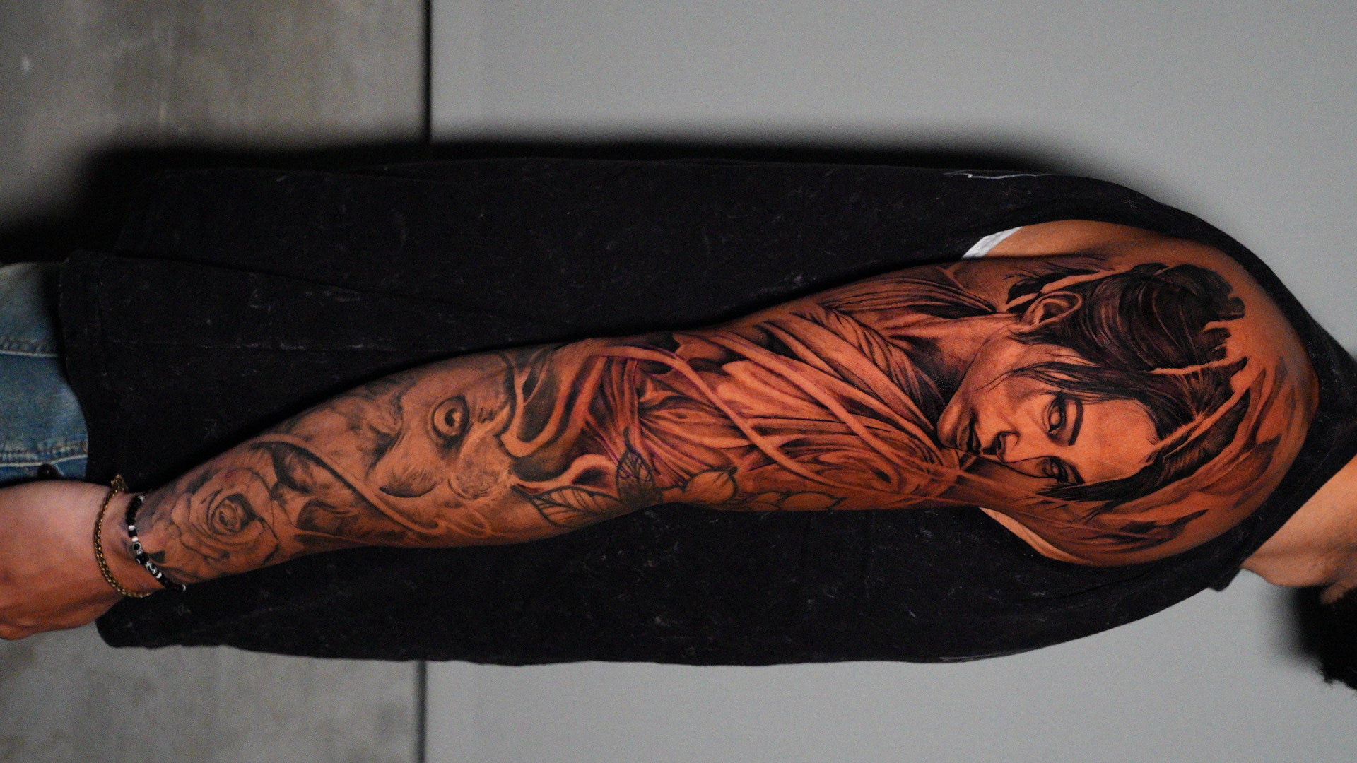 Rostro y búho — tatuaje black and gray de Kozo